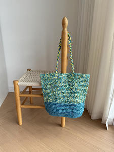 Capturez la magie des tons du coucher de soleil avec ce sac en fil naturel enchanteur, conçu pour les rêveurs et les journées d'été élégantes. - Product Image 3