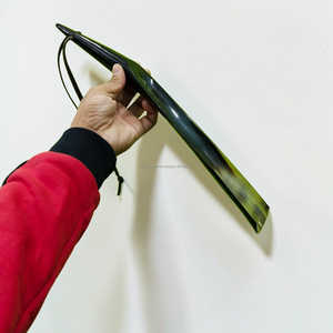 Calzador de Cuerno Natural de Toro de 18 Pulgadas Hecho a Mano con Cordón de Cuero al Mejor Precio - Product Image 2