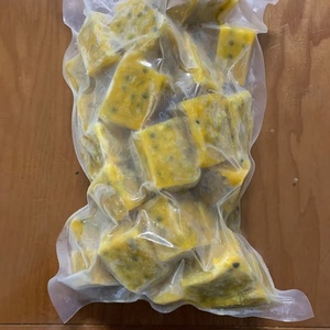 Pulpa de maracuyá congelada Premium de fábrica con semillas para el procesamiento de bebidas de batidos y postres y la exportación de frutas tropicales - Product Image 3