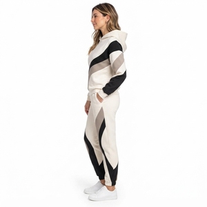 Conjunto deportivo de dos piezas para mujer, transpirable, ligero, cómodo, personalizado, con sudadera y pantalones. - Product Image 6