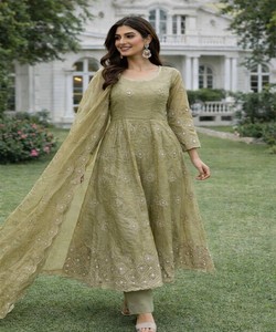 Designer-Schärara mit deutscher Chinon-Stickerei, Pailletten und vorgefertigter Spitzenbordüre, Top und Dupatta 87532 JD-642 - Product Image 3