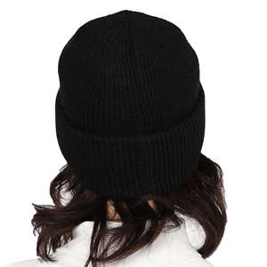 Gorro de invierno con estilo bordado con logotipo de diseñador, Material de punto suave con estampado de escena de playa, pompón de moda - Product Image 5