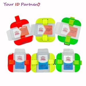 Porta Tarjetas de Identificación de PVC Modelo AC025, Porta Credenciales con Brazalete de Neón - Product Image 1