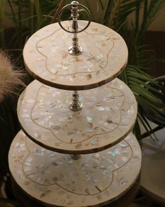 Soporte de pastel redondo hecho a mano indio de calidad superior de lujo Incrustaciones de hueso de nácar de 3 niveles para panaderos precio al por mayor - Product Image 1