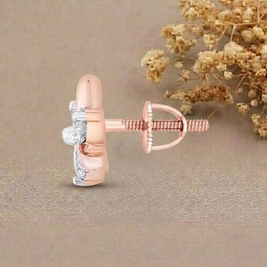 Pendientes de Oro Rosa de 18K con Diamantes Cultivados en Laboratorio, Diseño Floral con Engaste de Garra, Joyería para Regalo de Boda o Fiesta - Product Image 2