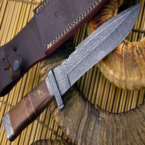 Cuchillo de caza TRADERS de hoja fija de acero de Damasco con punta caída y mango de madera - Product Image 1