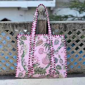 Sac fourre-tout matelassé en coton fait main pour femme – Sac à bandoulière léger à imprimé floral pour usage quotidien - Product Image 1
