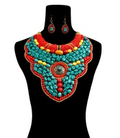 Collier de perles de verre brodé à la main de créateur Style unique Bijoux colorés pour filles jolies et à la mode