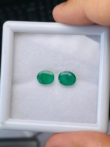 Par de Esmeraldas Naturales de Zambia, Corte Ovalado, 2.93 Quilates, Calidad AAA, Color Verde, Certificado IGI, Lustre Excelente, Corte y Pulido Perfectos, Joyería - Product Image 4