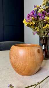 Elegante Tazón de Madera Hecho a Mano con Madera de Pera Natural y Bambú, con un Tono Cálido y una Textura Orgánica Suave, Decorativo para Bodas - Product Image 3