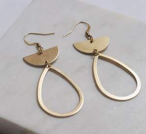 Boucles d'oreilles en laiton de haute qualité pour femmes, design barre, clous fins, fabrication artisanale indienne - Product Image 5