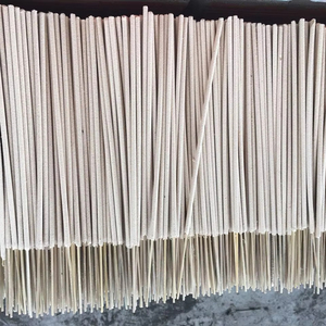 Bâtons d'encens en bambou naturel blanc brut de haute qualité 100% Vietnam, écologiques, personnalisés, directement de l'usine - Product Image 1