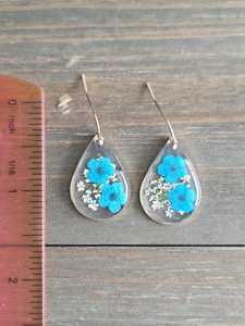 Boucles d'oreilles tendance en résine éco-responsable motif ange, article très prisé pour femme, fabriquées à la main en Inde, artisanat en résine pour fêtes - Product Image 5