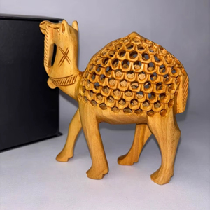 Centre de table en bois moderne en forme de chameau, ornement animalier décoratif fait main pour une mise en scène élégante de table - Product Image 1