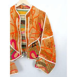 Chaqueta vintage para mujer 100% Kantha, hecha a mano en India, estilo bohemio con bordado, cierre abierto, chaquetas a la moda con estampado floral. - Product Image 2