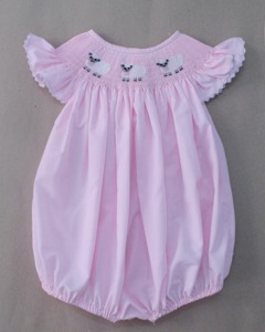 ชุดเดรสเด็กผู้หญิงปักมือลายแกะน้อยสีชมพู - Product Image 2