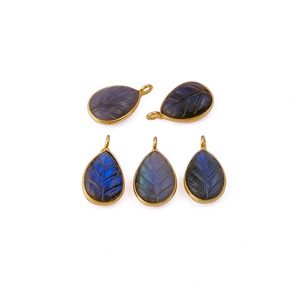 Feuille de Labradorite naturelle sculptée à la main pendentif larme pierre précieuse plaqué or lunette ensemble connecteur à la mode principalement en laiton - Product Image 1