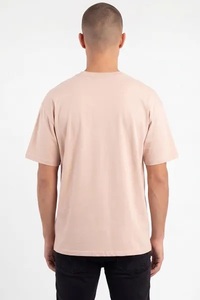 เสื้อยืดแขนสั้นสีแดงสำหรับผู้ชาย EVER GLOW ระบายอากาศได้ดี เป็นมิตรกับสิ่งแวดล้อม ผลิตจากวิสโคส/ผ้าฝ้าย  แบบลำลอง ถักทอสีพื้น  ด้านหน้าเรียบ สีดำ - Product Image 2