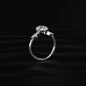 Bague de fiançailles ovale à demi-cercle sertie de trois diamants, look royal, avec clarté VVS-VS certifiée IGI. Achetez directement en Inde. - Product Image 3