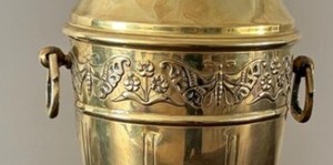 Pot de fleurs en laiton antique avec gravure de papillon et bordure florale, poignées latérales, centre de table, décoration métallique, fournisseur en gros - Product Image 2