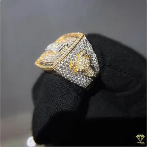 Anillo de sello rectangular de plata de ley 925 con diamante de moissanita, diseño de letras en tono dorado, joyería de lujo para compradores mayoristas - Product Image 4