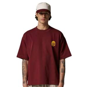T-shirt Homme Oversize Bordeaux à Manches Courtes Col Rond en Coton Décontracté Streetwear avec Petit Logo Imprimé sur la Poitrine – Idéal pour l'Été - Product Image 5