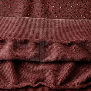 Ropa de estilo urbano moderno, sudadera con pedrería, ideal para uso casual, actividades al aire libre y viajes. - Product Image 3