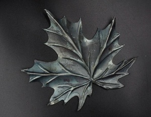 Handcrafted Cast Iron Wrought Iron Maple Leaf Wall Decoration Embossed Traditional European Design Anti-rust Powder - Product Image 4