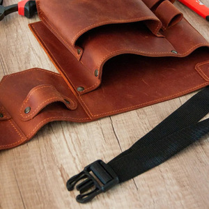 Ceinture à outils professionnelle en cuir pleine fleur avec plusieurs poches, boucle pour marteau robuste, design ajustable à la taille, en vente - Product Image 5