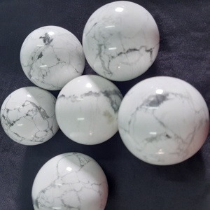 Sphère de cristal d'howlite blanche naturelle, boule de pierre précieuse polie, pierre de guérison, décoration de la maison, méditation, Reiki, cadeau, présentoir - Product Image 2