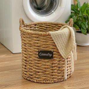 Panier de rangement en osier tissé en bambou de haute qualité à taille personnalisée avec poignées pour vêtements de maison panier à linge en jacinthe d'eau pour l'organisation - Product Image 1