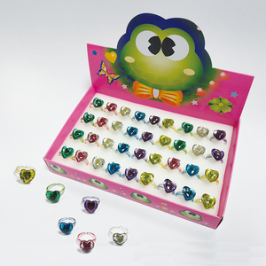 Anillos de Plástico Transparentes con Forma de Corazón para Niñas - Colores Surtidos de Alta Calidad - Product Image 1