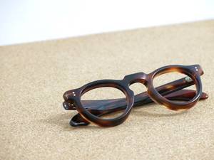 Monture de lunettes rétro en écaille de tortue marron - Product Image 4