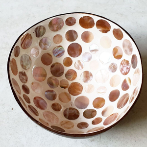 Bols en coquille de noix de coco naturelle en gros à prix abordable avec motifs gravés, parfaits pour servir des smoothies ou fabriquer des bougies en vrac - Product Image 5