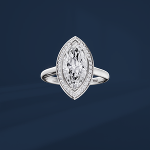 Bague de fiançailles pour femme en platine et diamant taille marquise 2 carats, style classique avec halo et diamants latéraux, certifiée GIA - Product Image 2