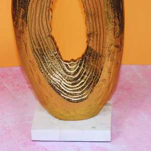 Sculpture artisanale en aluminium doré rond, pour la décoration de table, centre de table moderne et élégant - Product Image 4