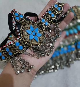 Parures de bijoux afghans traditionnels avec collier ras-du-cou en pièces d'argent vintage et boucles d'oreilles tribales assorties - Product Image 1