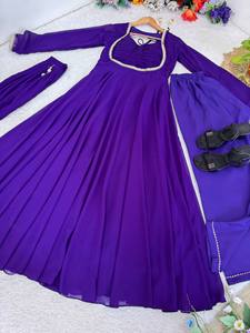 Robe de mariée élégante en Georgette Fox avec dupatta |   Ensemble de vêtements ethniques brodés de sequins et de zari lourds pour femmes - Product Image 5