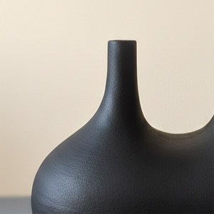 Vase à fleurs en métal noir à double bec, design artistique moderne, pièce décorative élégante et unique pour centre de table - Product Image 5