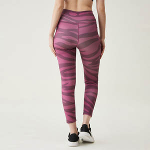 Leggings de yoga de la mejor calidad, precio razonable, nuevo diseño, transpirables, hechos en Pakistán. - Product Image 3