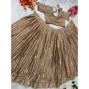 Lehenga Choli brodé tendance et magnifique pour les mariages - Product Image 5