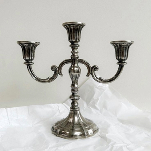 Candélabre en métal argenté à 3 bras, élégant support pour bougies coniques, centre de table de luxe pour mariage et décoration intérieure - Product Image 5