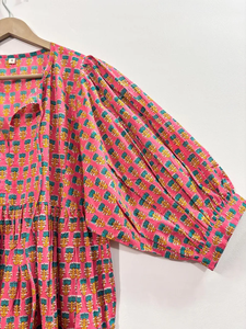 Blusa Floral con Estampado a Mano, Hecha a Mano, Ecológica, 100% Algodón, Cuello en V, Manga 3/4, con Volantes de Encaje, Lavable, Resistente a las Arrugas - Product Image 3