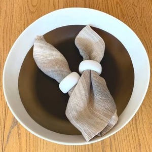 Anneaux de serviette ronds en résine écologiques personnalisés, mode, amour, fête des mères, Pâques, mariages, fêtes, restaurants, ILAHI's - Product Image 1