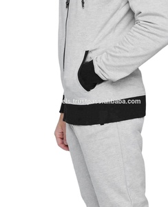 ชุดวอร์มผ้าโพลีเอสเตอร์ระบายอากาศสำหรับผู้ชายทรงพอดีตัวแขนกีฬา - Product Image 1