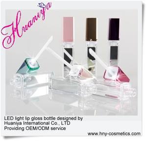 Gloss à lèvres liquide imperméable avec lumière LED et miroir (formule chimique plastique rose 8,5 ml, bouchon à vis) - Product Image 2