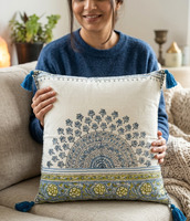 Housse de coussin décorative artisanale traditionnelle à motifs semi-circulaires et pompons aux coins, fournisseur en gros 18x18