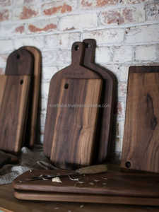 Tabla de cortar de madera pequeña rústica Acabado pulido Tablero de pan primitivo Mango para servir queso Granja Cocina Artesanías naturales - Product Image 4