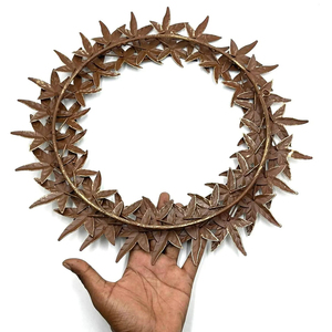 Guirnalda rústica de metal bronce con hojas puntiagudas en capas y texturas martilladas, elegante arte botánico para pared para tu hogar - Product Image 4