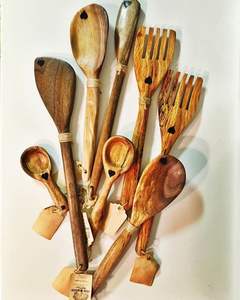 Ensemble d'ustensiles de cuisine écologiques et durables en laiton de luxe personnalisé italien pour mariage, comprenant une spatule et une cuillère à olives - Product Image 1